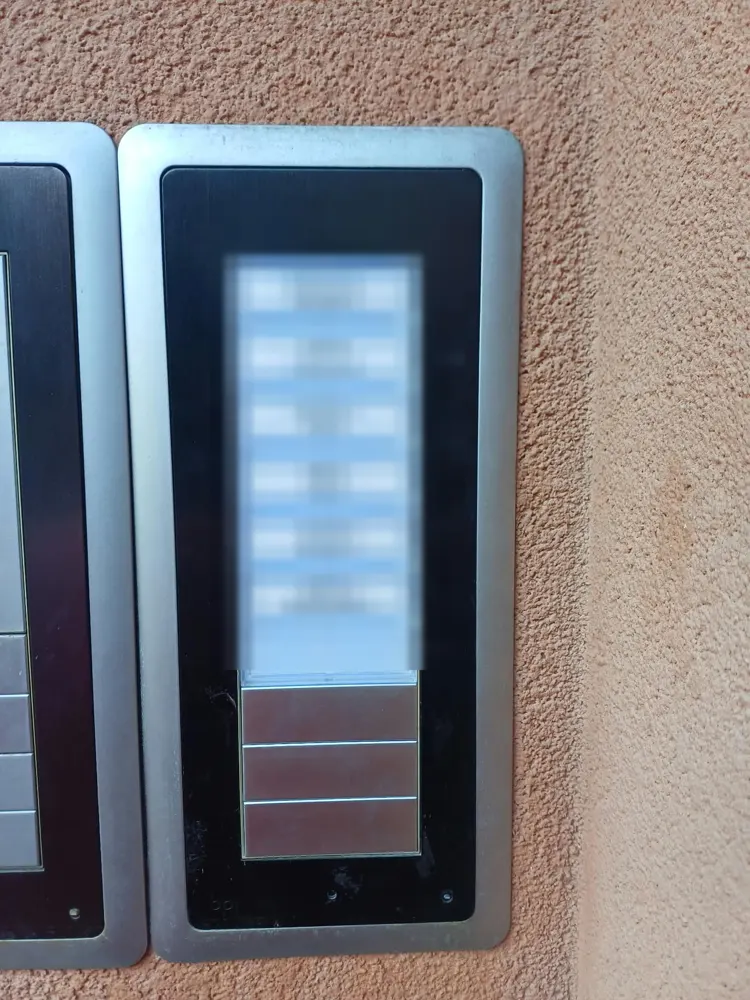 Pulsantiera citofonica condominiale a più utenze in provincia di Modena